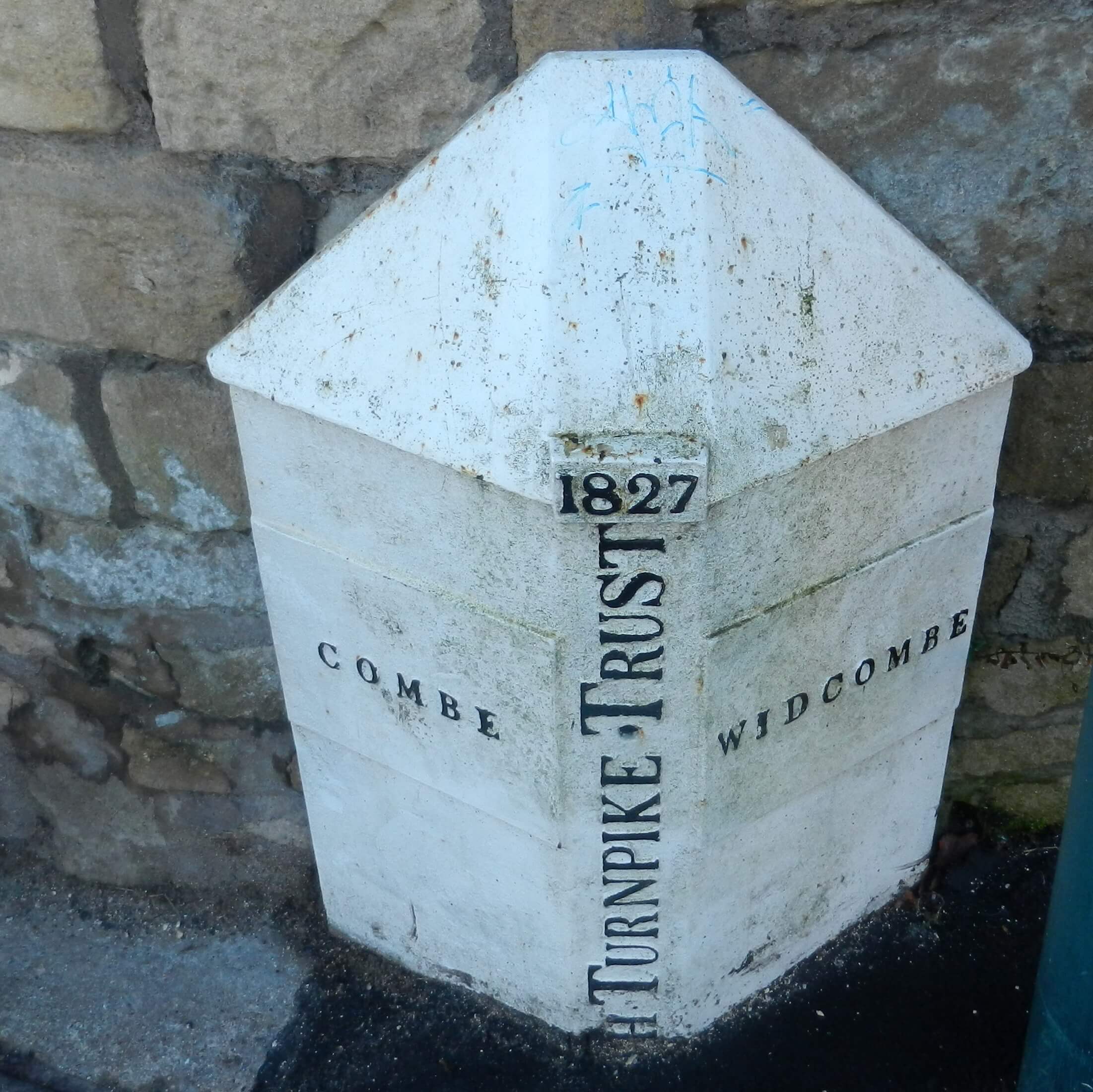 Turnpike marker on Combe Road