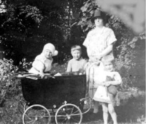 frank-sumsion-b-1926-at-the-priory-1927-his-mother-with-brother-ted-at-rear