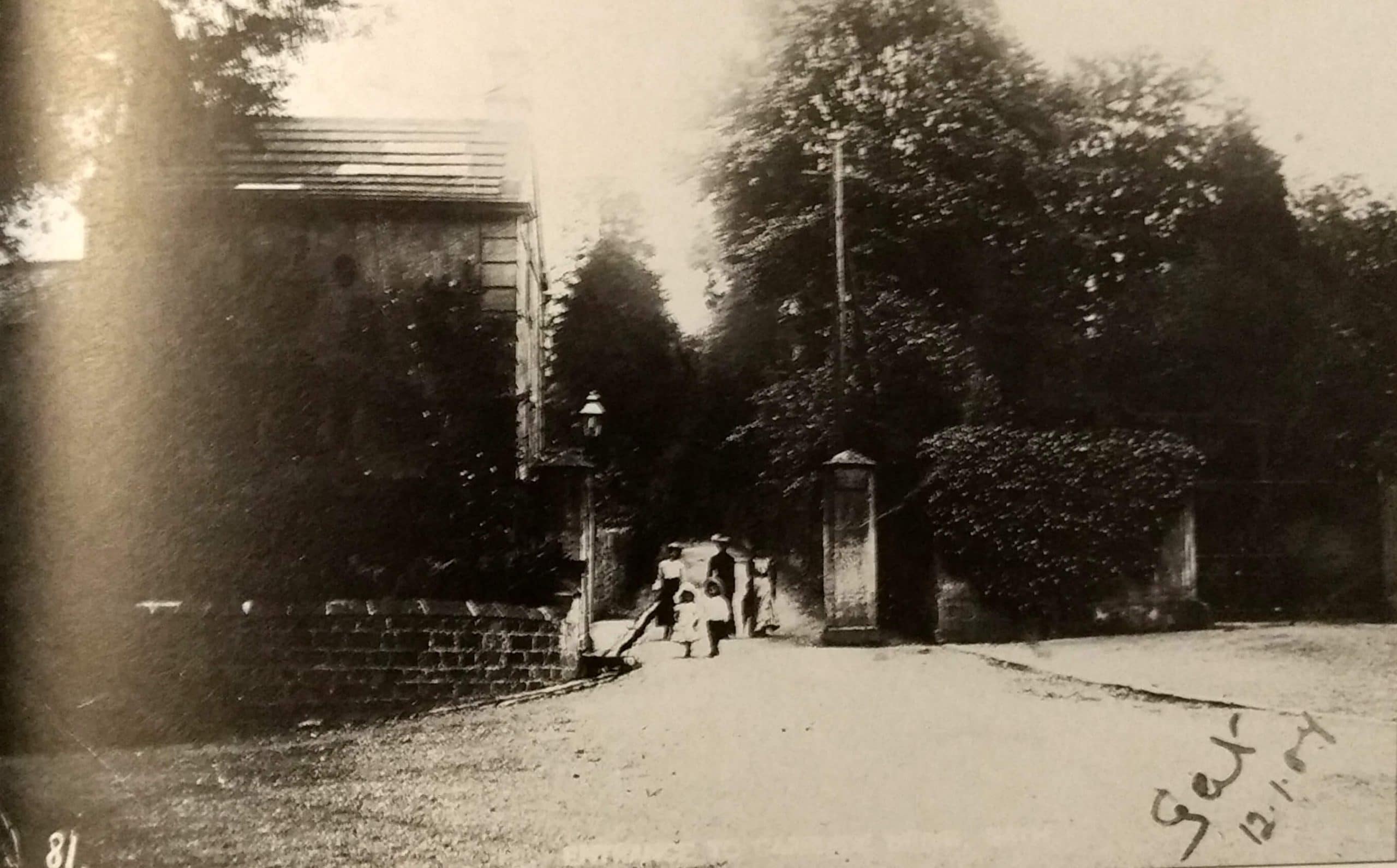 the-carriage-road-prior-park-about-1905