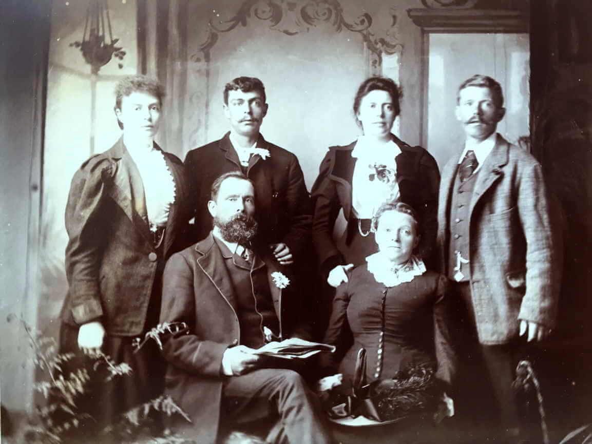 prescott-family-thomas-prescott-1812-1882-and-his-wife-mary-ann-huish-1813-1896-lived-at-conkwell-view-brassknocker-hill