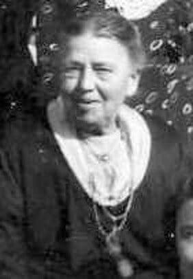 Annie Eleanor Maria Longman (Whitaker) (1853 - 1940) King William IV pub in 1911 census