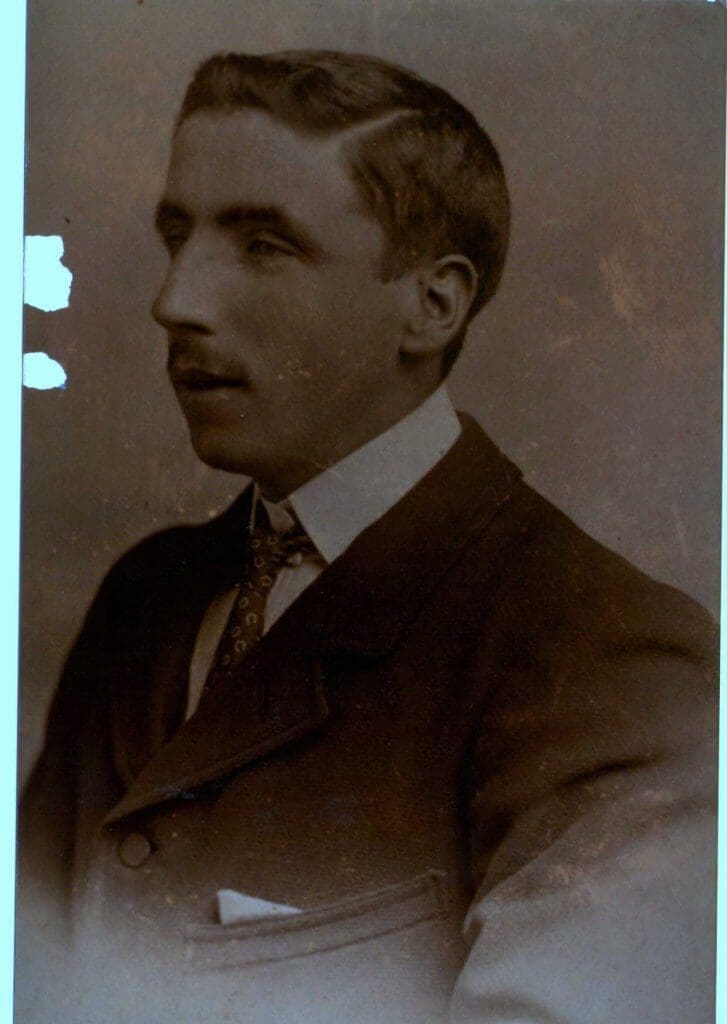 Frederick George Read (1878 - 1952) lived at Albert Cottages and 5 Victoria Place