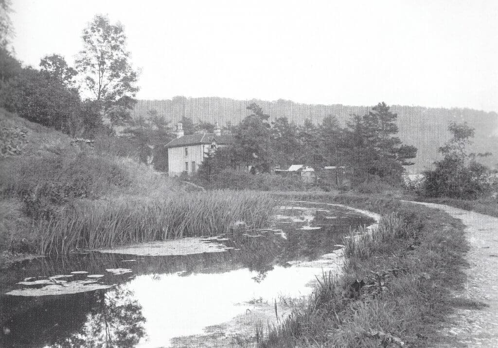 Approaching the canal bridge at Brassknocker Hill about 1904