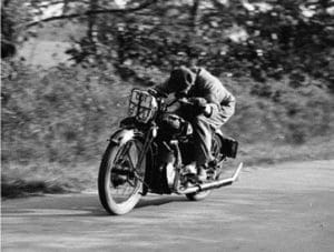 Henry Laird during May 1938 riding the Rudge Ulster with 350cc Cross Rotary Valve engine 300x227
